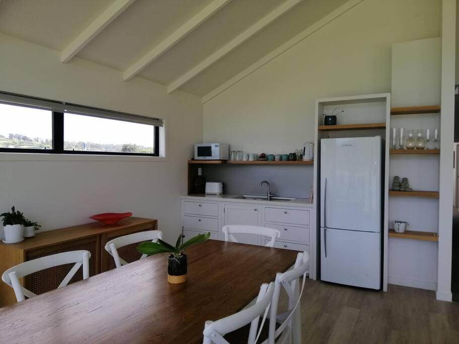 Purangi Waterfront Retreat - 2 Bedroom Cooks Beach Buitenkant foto