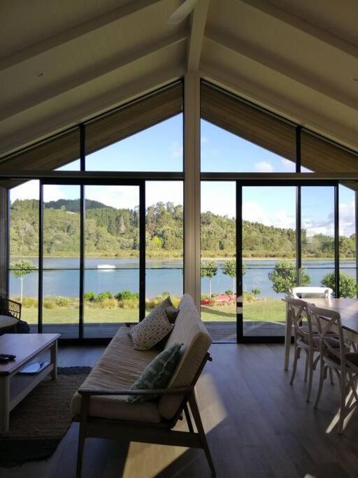Purangi Waterfront Retreat - 2 Bedroom Cooks Beach Buitenkant foto